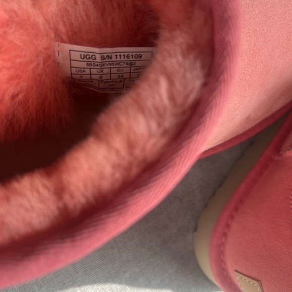 Girl’s/Women’s Size 7 pink UGG boots - Picture 3 of 5